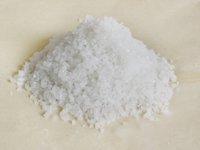 工業鹽非法流通案告破，日化產品制造隱患引關注